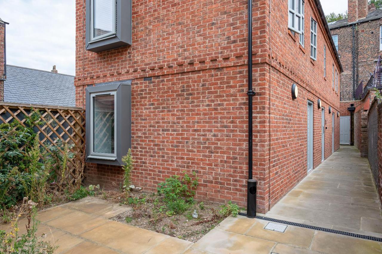 The Falcon Tap Appartement York Buitenkant foto